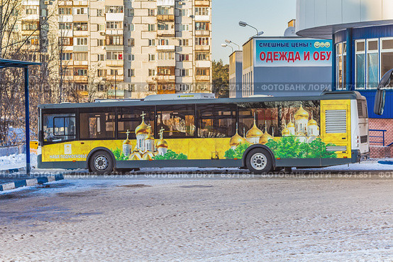 Городская автостанция, город Лыткарино. Низкопольный автобус большой вместимости, поставленный по губернаторской программе «Наше Подмосковье» (2015 год). Редакционное фото, фотограф Владимир Сергеев / Фотобанк Лори
