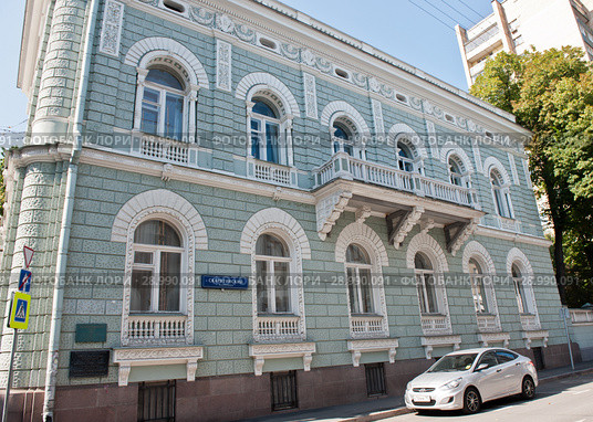 Городская усадьба Я. М. Шлоссберга. Летний солнечный день. Москва. Россия (2018 год). Редакционное фото, фотограф E. O. / Фотобанк Лори