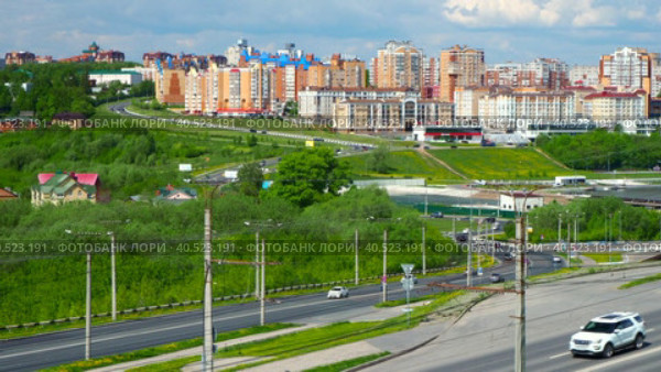 Городское движение на улице Академика Крылова, город Чебоксары (2023 год). Стоковое видео, видеограф Евгений Горбунов / Фотобанк Лори