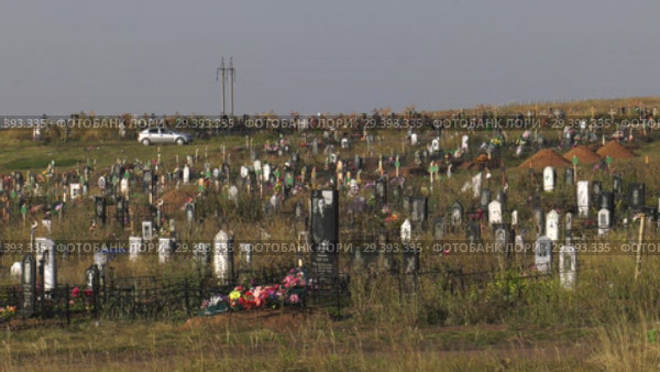 Городское кладбище. City cemetery. Muslim and Orthodox parts. (2018 год). Редакционное видео, видеограф Евгений Романов / Фотобанк Лори