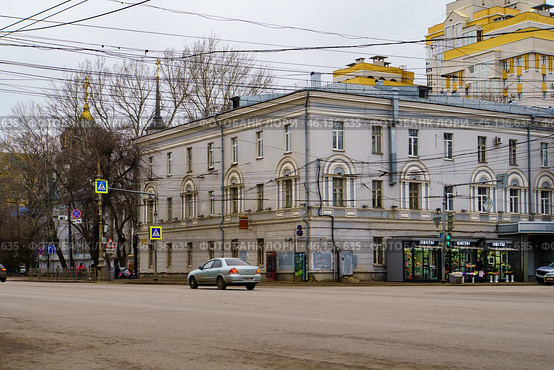 Городской пейзаж. Комплекс зданий губернской земской больницы с домовой церковью. Воронеж. Редакционное фото, фотограф Владимир Шибаев / Фотобанк Лори