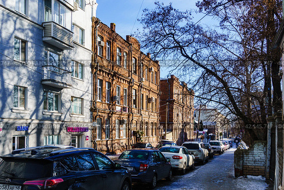 Городской пейзаж. Старинное здание по ул. Цюрупы. Воронеж (2024 год). Редакционное фото, фотограф Владимир Шибаев / Фотобанк Лори