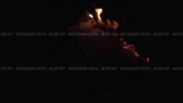 Горящая рукопись. Burning the manuscript. Стоковое видео, видеограф Евгений Романов / Фотобанк Лори