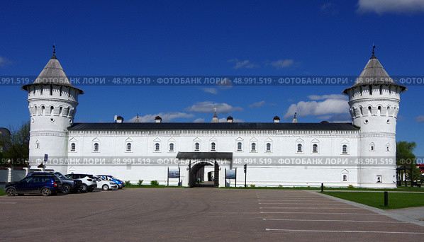 Гостиный (Меновый) двор. Тюменская область, город Тобольск, Красная площадь, 2, строение 1. Редакционное фото, фотограф Алексей Иванов / Фотобанк Лори