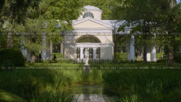 Государственный музей Павловск осенью. Павильон Вольер. State museum Pavlovsk in autumn. Aviary pavilion. (2021 год). Редакционное видео, видеограф Евгений Романов / Фотобанк Лори