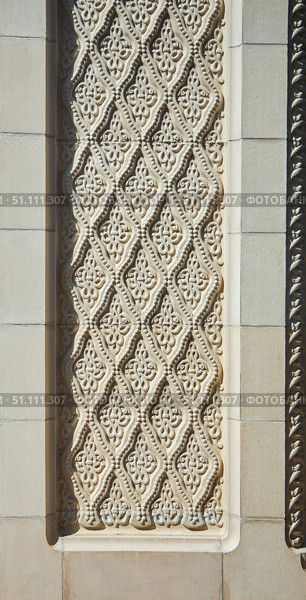 graceful beautiful historical bas-reliefs on the facade of the building. Стоковое фото, фотограф Наталия Кирсанова / Фотобанк Лори