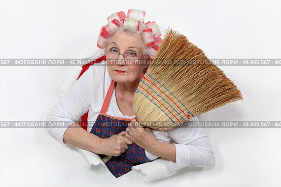 Granny with her hair in rollers. Стоковое фото, агентство Ingram Publishing / Фотобанк Лори