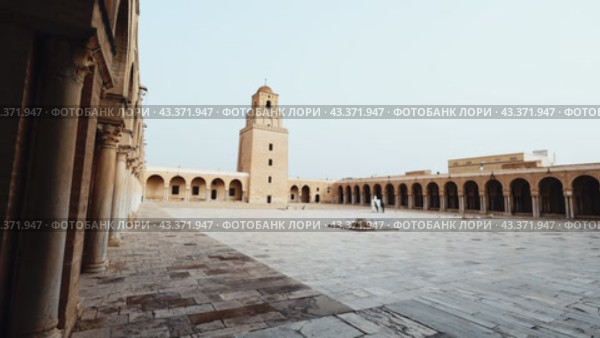 Great Mosque of Kairouan, also known Uqba Mosque, Kairouan, Tunisia - courtyard. Стоковое видео, видеограф Яков Филимонов / Фотобанк Лори