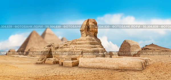 Great Sphinx and pyramids on a sunny day. Sphinx on a sunny day. Стоковое фото, агентство Ingram Publishing / Фотобанк Лори