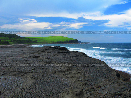 Green grass and blue ocean. Стоковое фото, фотограф Andreas Altenburger / Smarterpix / Фотобанк Лори