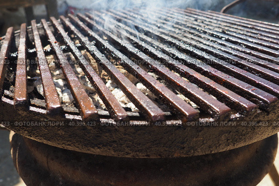 Grill - a portable installation for cooking on coals, in the heat. Direct method of cooking meat. The remaining fat burns and forms acrid carcinogenic smoke with aromatic hydrocarbons. Smoking grill. Стоковое фото, фотограф Юлия Петровская / Фотобанк Лори