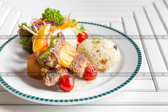 grilled beef skewer with fried rice. Стоковое фото, агентство Ingram Publishing / Фотобанк Лори