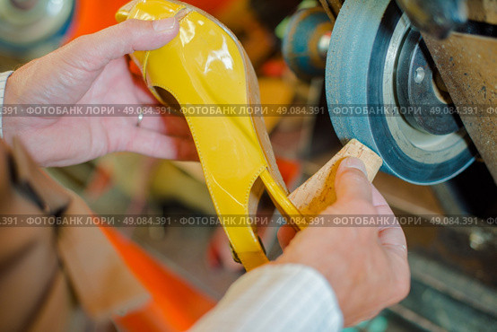 Grinding heel of a shoe. Стоковое фото, агентство Ingram Publishing / Фотобанк Лори