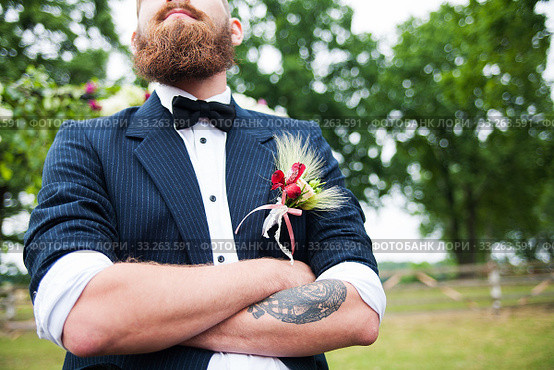 Groom in white shirt and bow tie his arms folded. Стоковое фото, фотограф Sergiy Artsaba / Smarterpix / Фотобанк Лори