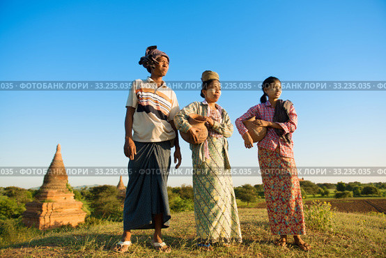 Group Asian Myanmar traditional farmers. Стоковое фото, фотограф Wong Sze Fei / PantherMedia / Фотобанк Лори
