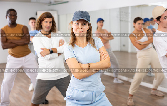 Group of different people rehearsing dance in dance studio. Стоковое фото, фотограф Яков Филимонов / Фотобанк Лори
