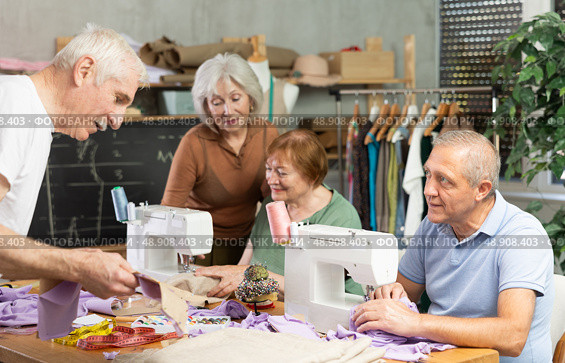 Group of senior learners enjoying sewing class in workshop. Стоковое фото, фотограф Яков Филимонов / Фотобанк Лори