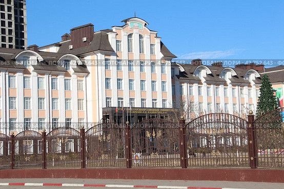 Грозный, Чечня. Здание 1-го корпуса Чеченского государственного университета (пединститут) на площади Борьбы (2024 год) Редакционное фото, фотограф хохрякова альбина накиповна / Фотобанк Лори