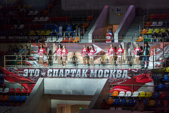 Группа поддержки ХК "Спартак" Москва "Spartak Angels" (2015 год). Редакционное фото, фотограф Сергей Лаврентьев / Фотобанк Лори