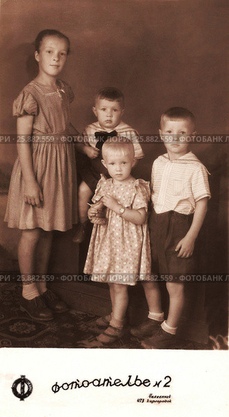 Групповое детское фото 1960 г. Редакционное фото, фотограф Елена Осетрова / Фотобанк Лори
