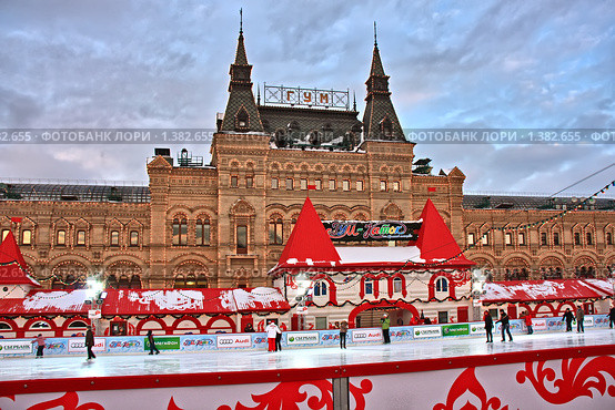 ГУМ-Каток на Красной площади в Москве (2010 год). Редакционное фото, фотограф Владимир Сергеев / Фотобанк Лори