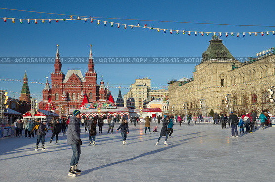 ГУМ-каток на Красной площади в Москве (2016 год). Редакционное фото, фотограф Елена Коромыслова / Фотобанк Лори