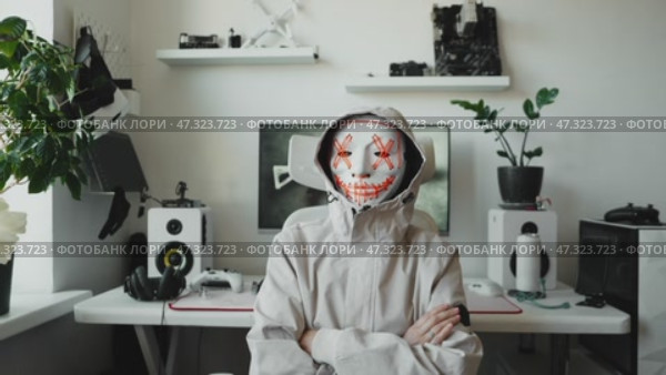 Hacker using advanced algorithms to navigate through encrypted networks in bright cyber setting. Concept of cyber intelligence, coding ethics, deep web activities, and futuristic hacking technology. Стоковое AI-видео, аниматор Енваев Андрей / Фотобанк Лори