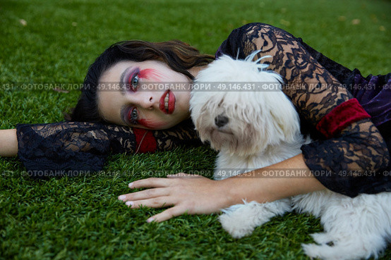 Halloween kid girl custome with bloody makeup and white doggy. Стоковое фото, агентство Ingram Publishing / Фотобанк Лори