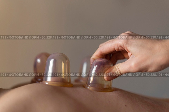 hand holding cup. High resolution photo. hand holding cup. Стоковое фото, агентство Ingram Publishing / Фотобанк Лори