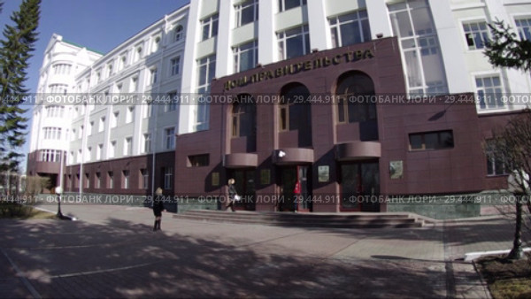 Ханты-Мансийск. Здание правительства и областной думы. Khanty-Mansiysk city - сounty government building. (2016 год). Стоковое видео, видеограф Евгений Романов / Фотобанк Лори