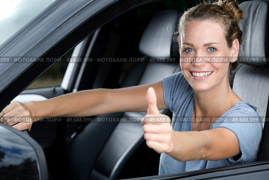 happy car owner looking at camera showing thumbs up. Стоковое фото, агентство Ingram Publishing / Фотобанк Лори