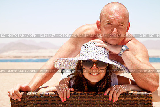 Happy couple. Стоковое фото, фотограф Artur Wojteczek / Smarterpix / Фотобанк Лори