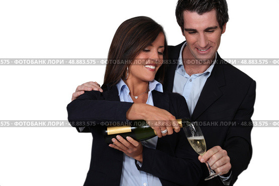 happy couple celebrating event with champagne. Стоковое фото, агентство Ingram Publishing / Фотобанк Лори