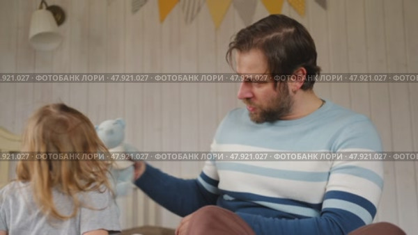 Happy Father Playing with Daughter. Three Years Baby Smiling, Laughing, Looking at Daddy. Man Showing Affection to Child. Candid Real Emotion. Beard Dad and Little Kid Girl. Authentic Family Lifestyle. Стоковое видео, видеограф Марина Демидюк / Фотобанк Лори