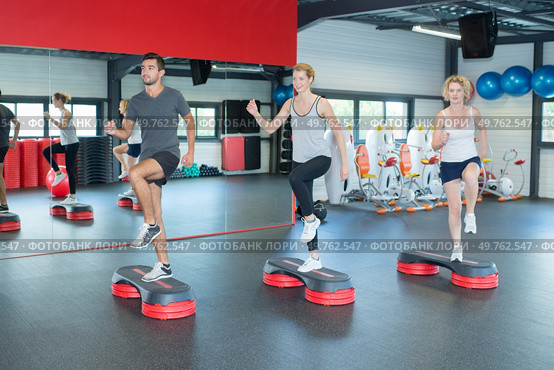happy people doing indoor biking in a fitness club. Стоковое фото, агентство Ingram Publishing / Фотобанк Лори