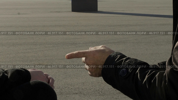 HDR.A strong male hand that shows something to his partner in an emotional dialogue. Стоковое фото, фотограф David Kashakhi / Фотобанк Лори