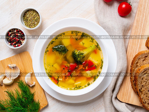 Healthy bright spring vegetable dietary vegetarian soup with broccoli, top view, close up. Стоковое фото, фотограф Natalia Gdovskaia / Фотобанк Лори