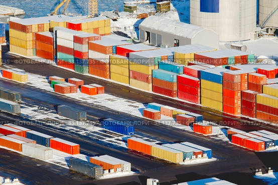 Heavy containers in a dock. Стоковое фото, фотограф Péter Gudella / PantherMedia / Фотобанк Лори