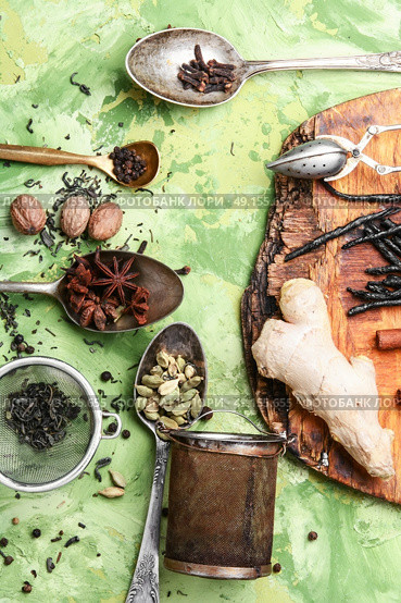Herbs and spices for tonic tea. cinnamon and spices for an invigorating for the masala tea. Стоковое фото, агентство Ingram Publishing / Фотобанк Лори
