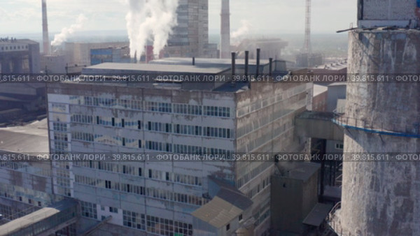Химическое производство: ОАО "Башкирская содовая компания", производственные цеха. Вид с воздуха. Chemical production: JSC Bashkir Soda Company, production workshops. Aerial view. (2022 год). Стоковое видео, видеограф Евгений Романов / Фотобанк Лори