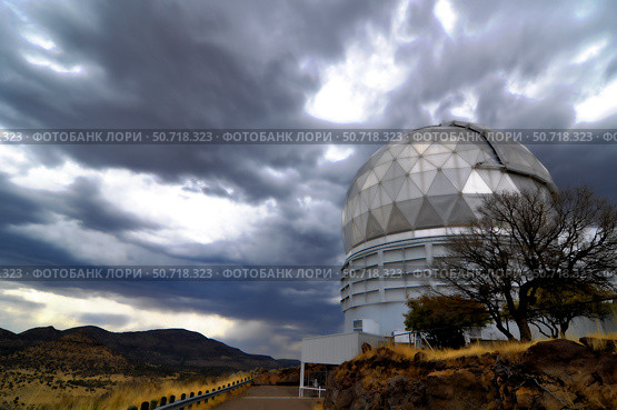 Hobby-Eberly Telescope observatory dome at McDonald Observatory. Стоковое фото, фотограф Phillip Jones/Stocktrek Images / ТАСС / Фотобанк Лори