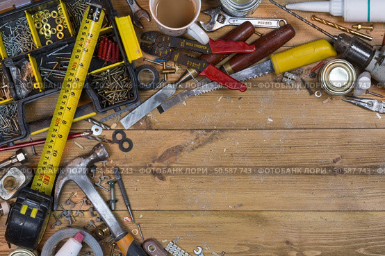 Home maintenance - An untidy workbench full of dusty old tools and screws with space for text. Стоковое фото, агентство Ingram Publishing / Фотобанк Лори