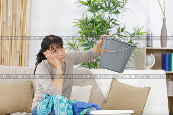 home warranty leaking roof or pipe burst. Стоковое фото, агентство Ingram Publishing / Фотобанк Лори
