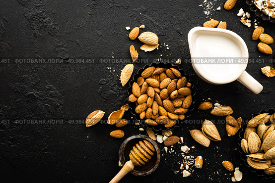Homemade almond milk in jug. Almond milk and almonds. Стоковое фото, агентство Ingram Publishing / Фотобанк Лори