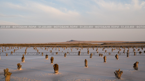 Horizontal landscape with salt pillars of Lake. Стоковое фото, фотограф Екатерина Золина / Фотобанк Лори