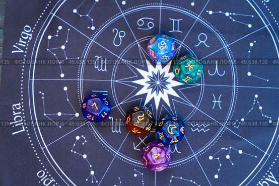 Horoscope zodiac circle with divination dice, top view. Fortune telling and astrology predictions concept, magic rituals and exoteric experience. Zodiac horoscope with divination dice. Стоковое фото, агентство Ingram Publishing / Фотобанк Лори