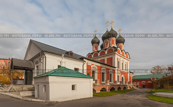 Храм Боголюбской Иконы Божией Матери Высокопетровского Монастыря - Патриаршее Подворье в Москве. Редакционное фото, фотограф Владимир Чинин / Фотобанк Лори