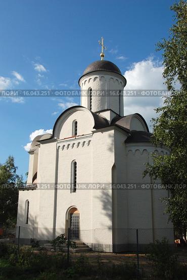 Храм Покрова Пресвятой Богородицы в посёлке Шереметьевский. Город Долгопрудный. Мытищинский район. Московская область (2011 год). Стоковое фото, фотограф lana1501 / Фотобанк Лори