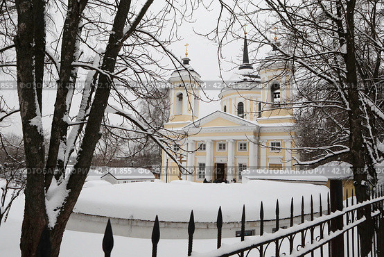Храм Преображения Господне в усадьбе Голицыных в Балашихе (2024 год). Редакционное фото, фотограф Дмитрий Неумоин / Фотобанк Лори