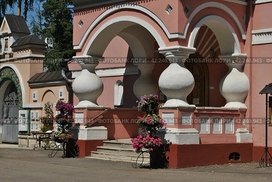Храм Преображения Господня в Переделкине (селе Лукине). Район Ново-Переделкино. Город Москва (2014 год). Стоковое фото, фотограф lana1501 / Фотобанк Лори